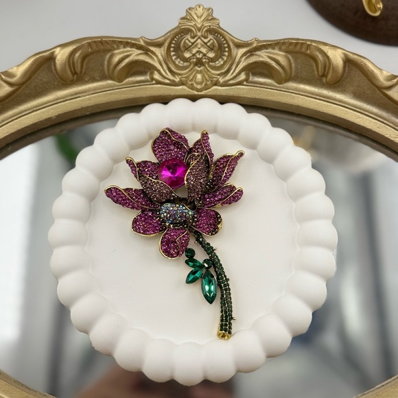 Betsey Johnson Jewelry - Pink Crystal Flower Brooch / Pendant 🌸✨